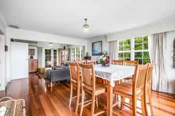 64 Lohia Street, Khandallah