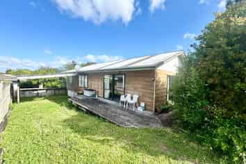 28A Stottholm Road, Titirangi