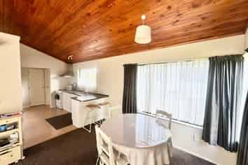 28A Stottholm Road, Titirangi