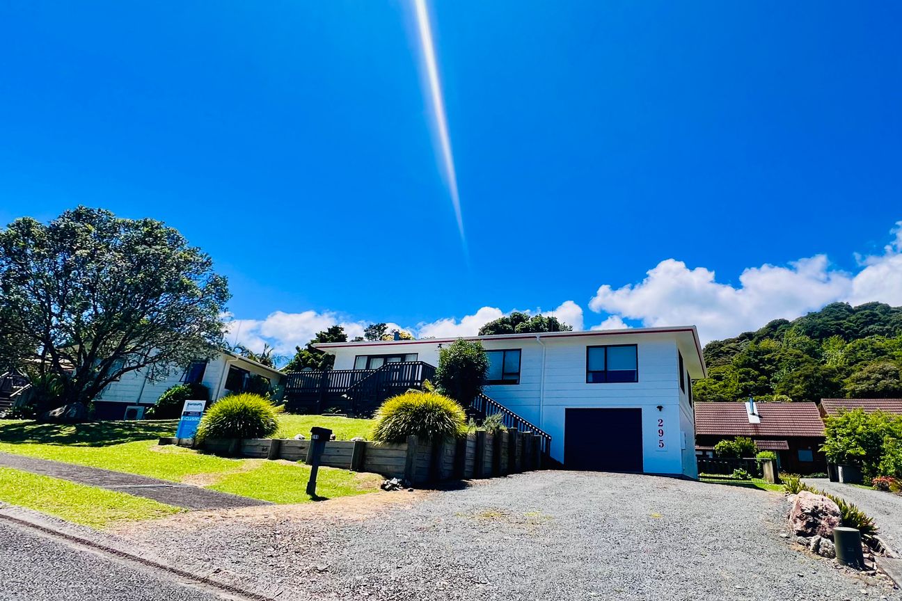 Sitting pretty at the end of the culdesac - Vista 2