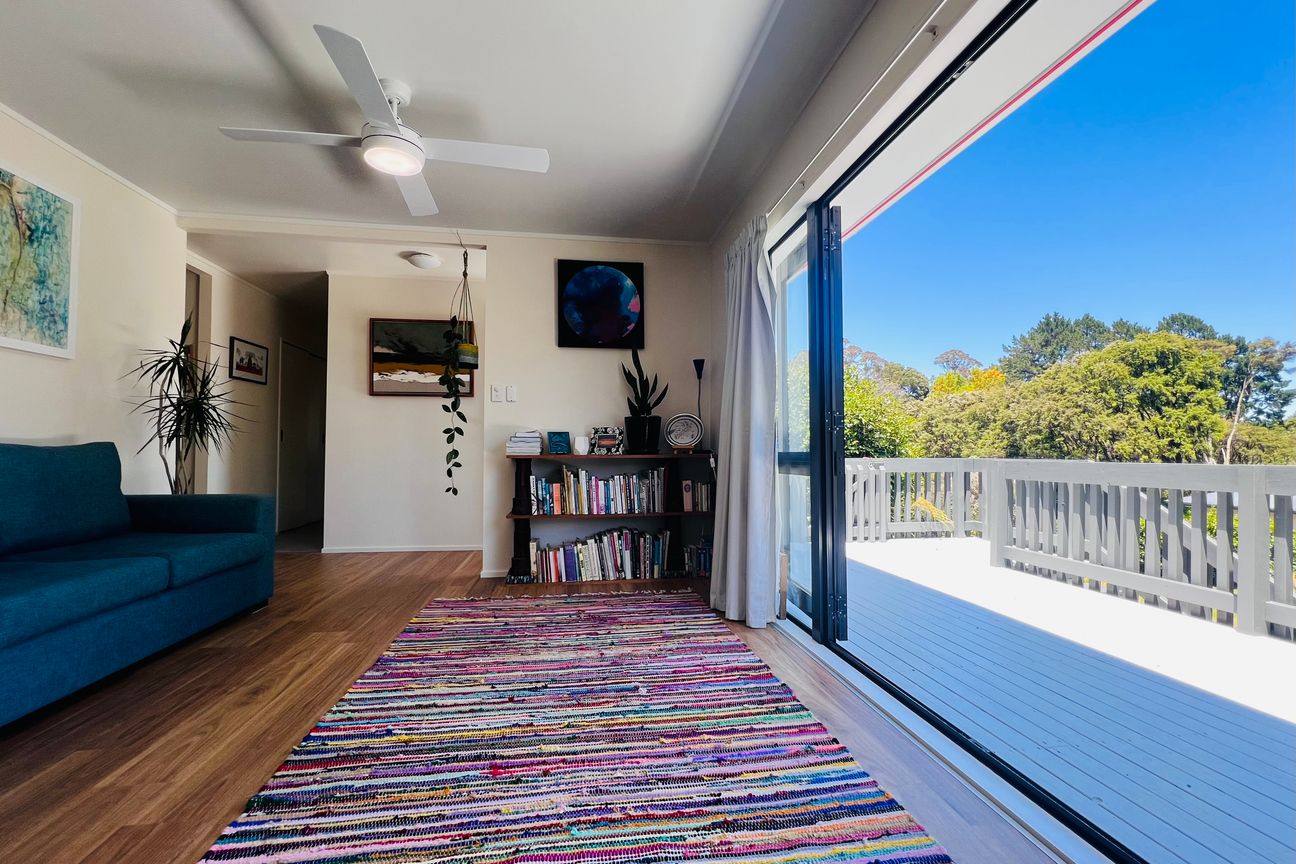 Sitting pretty at the end of the culdesac - Altro