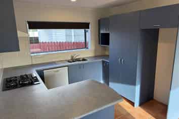 8 Cambridge Terrace, Papatoetoe