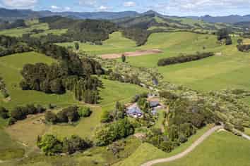 37 Kapowai Road, Coroglen