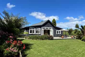 37 Kapowai Road, Coroglen