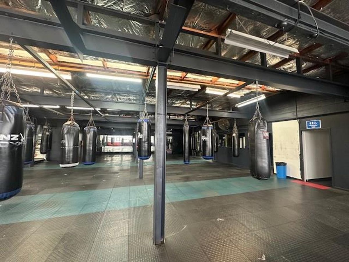 Spacious Warehouse with Parking