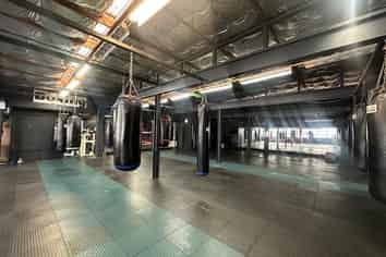 Spacious Warehouse with Parking