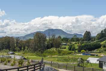 4 Vickers Way, Acacia Bay