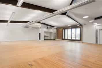 Lofty yet modern office space