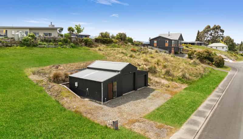 13 Muriwai Drive, Manapouri