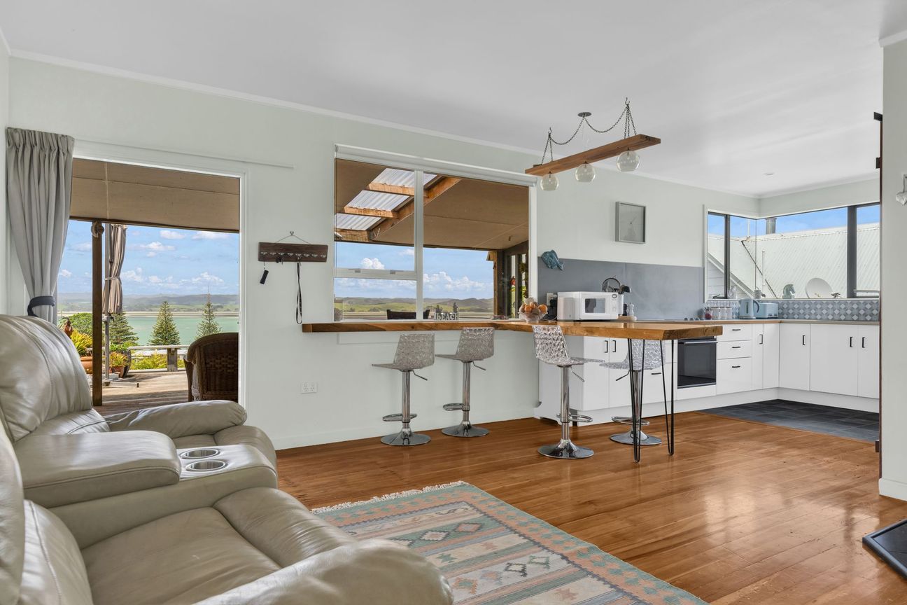 Kawhia Sea Views A Home With Income Potential - Widok 4