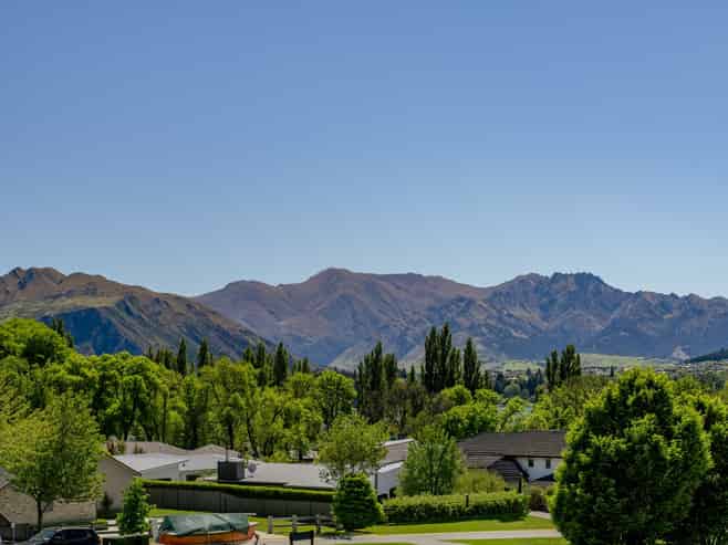 31 Old Station Avenue, Wanaka
