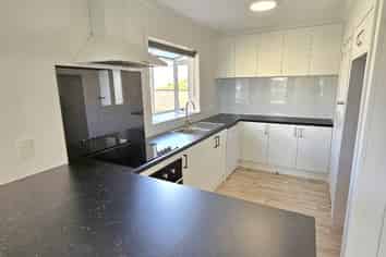 10 Paritutu Road, Spotswood