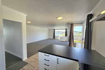 10 Paritutu Road, Spotswood