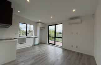 8/18 Sylvan Crescent, Te Atatu South