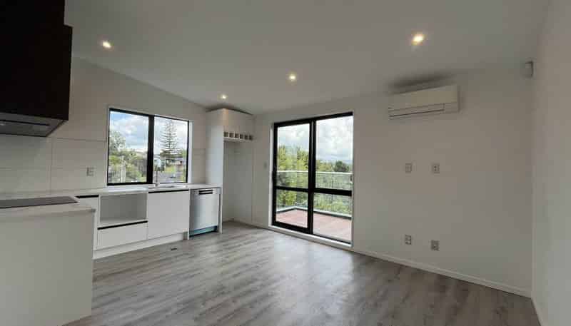 8/18 Sylvan Crescent, Te Atatu South