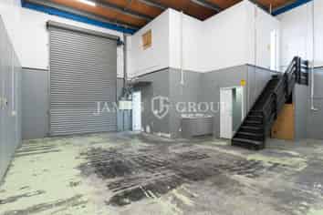 Modern Unit on Busy Lambie Drive