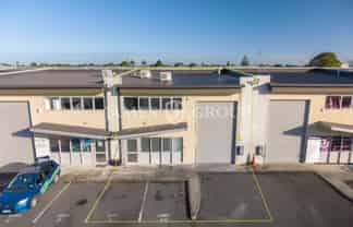 Modern Unit on Busy Lambie Drive