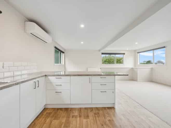 1/2 Karapiti Place, Glen Eden