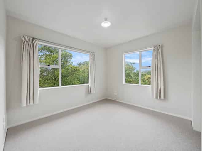 1/2 Karapiti Place, Glen Eden