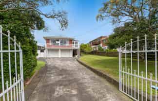 11 Red Beach Road, Red Beach
