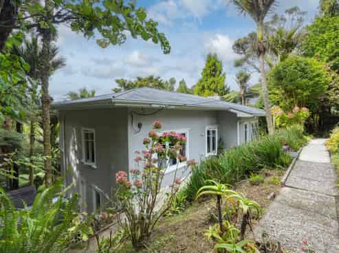 11 Tawini Road, Titirangi