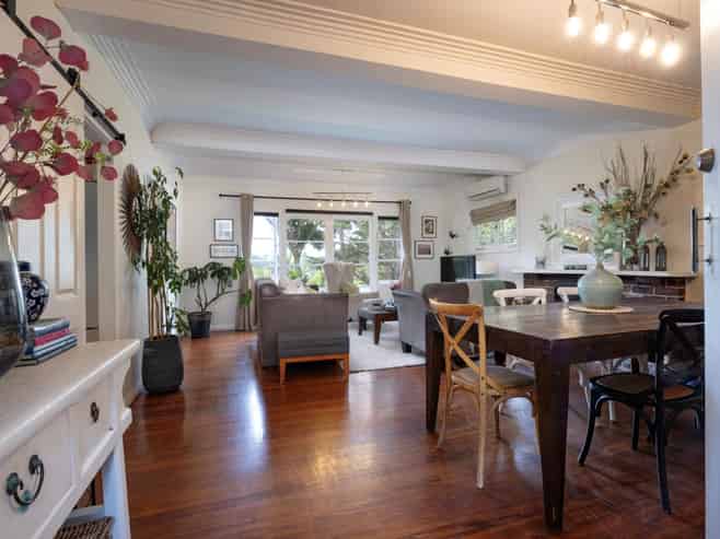 11 Tawini Road, Titirangi