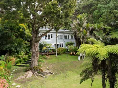 11 Tawini Road, Titirangi