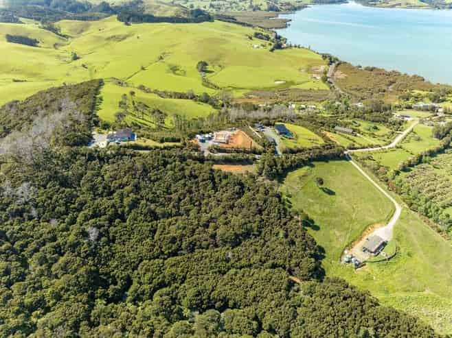 458F Hihi Road, Hihi