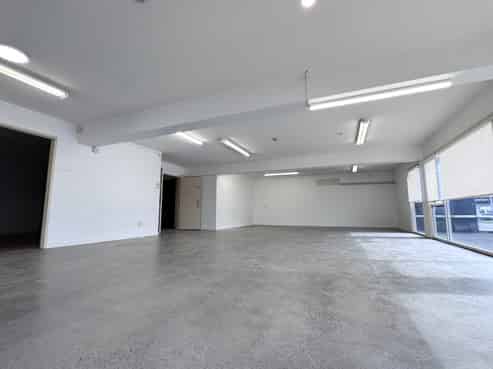 Showroom plus warehouse