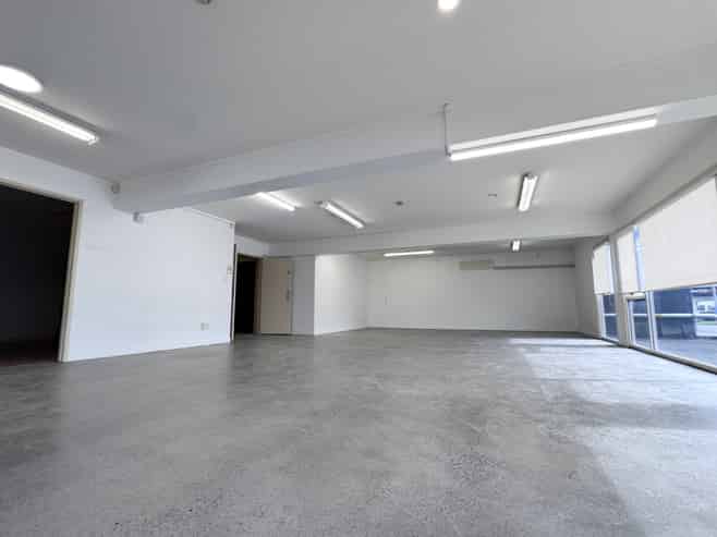 Showroom plus warehouse