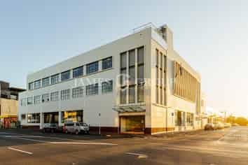ICONIC MOUNT EDEN RETAIL SPACE - 48 CAR PARKS