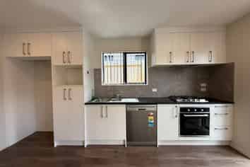 b/3 Cronshow Road, Karaka