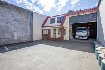Conveniently Located Warehouse $43,000 +OPEX + GST