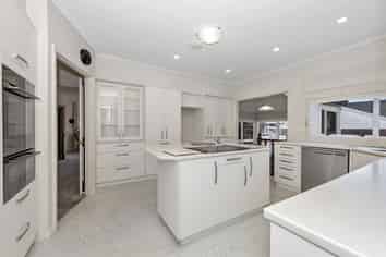 12 Ellerslie Ave, Chartwell