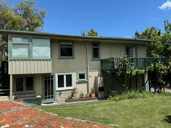 52 Kaka Street, Hilltop