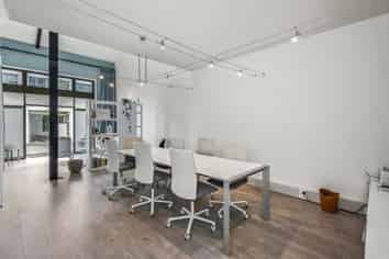 Victoria Quarter - Boutique unit with carpark