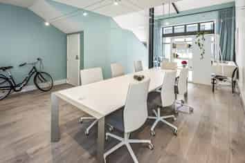 Victoria Quarter - Boutique unit with carpark