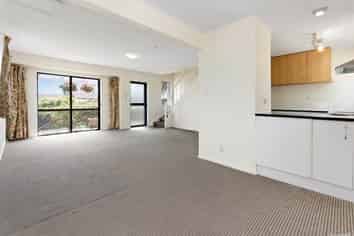 2/152 Aviemore Drive, Highland Park