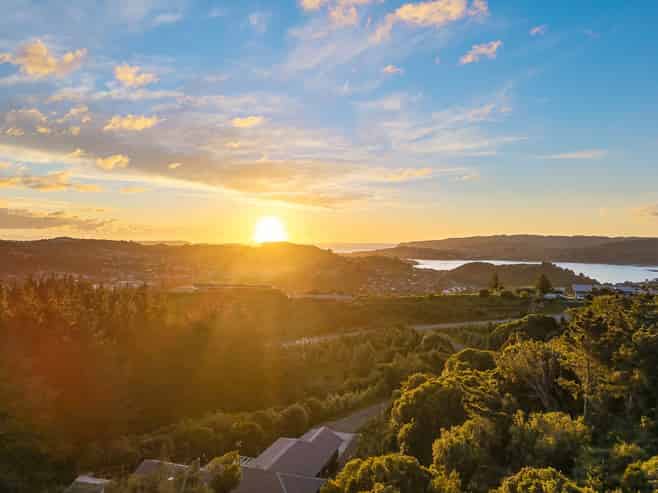 36 Pacific View Road, Whitby