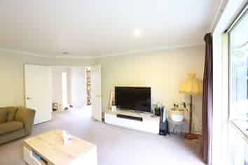 62 Barrington Drive, Huntington