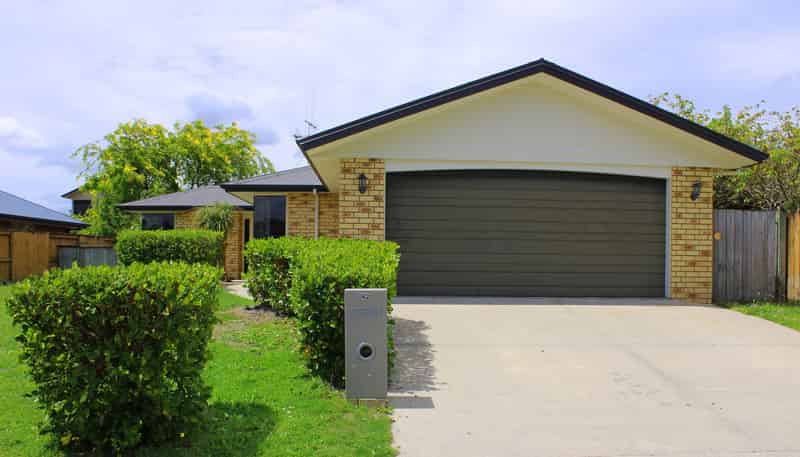62 Barrington Drive, Huntington
