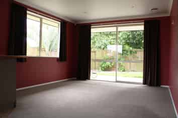 62 Barrington Drive, Huntington