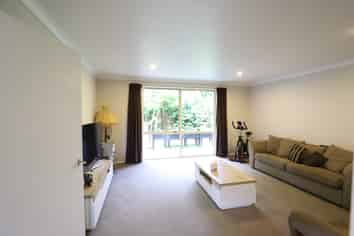 62 Barrington Drive, Huntington