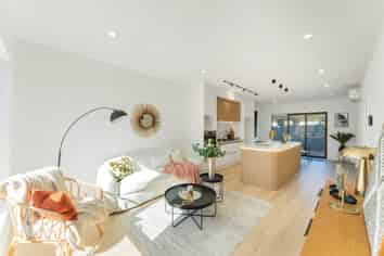 60C Sunderlands Road, Half Moon Bay