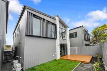 60C Sunderlands Road, Half Moon Bay