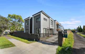 60C Sunderlands Road, Half Moon Bay