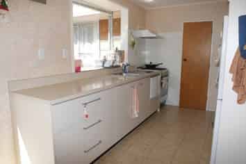 43 Manawa Av, Raumati Beach