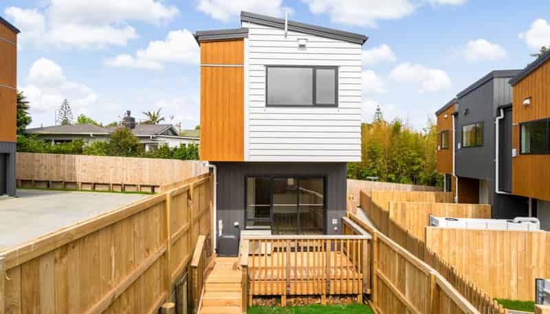 4/300 Great North Road, Henderson