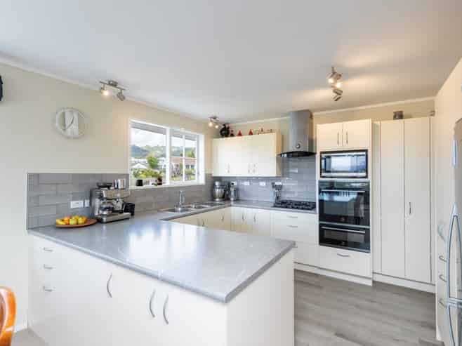 11 Tapestry Grove, Silverstream