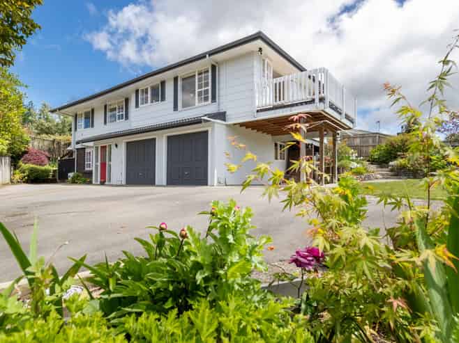 11 Tapestry Grove, Silverstream